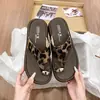 Sandalias de Dedo con Plataforma para Mujeres Petites, Nuevo Estilo Verano 2026, Adecuadas para Usar con Faldas, Chanclas de Playa que Aumentan la Altura