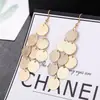 Moda Transfronteriza Europea y Americana, Varios Pendientes Largos Metálicos de Borla Exagerada de Estilo Moderno con Elementos Populares, Venta al por Mayor