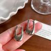 2024 aretes geométricos transfronterizos europeos y americanos en forma de U, hebilla para la oreja de metal, moda retro, temperamento, aretes ovalados para mujer al por mayor