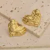 Pendientes Dorados con Forma de Corazón Transfronterizos, Pendientes de Lujo Retro de Nicho de Gama Alta para Mujer, Pendientes de Acero de Titanio Electrochapado, Venta al por Mayor de Fábrica