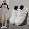 Zapatos para hombre KYD-917, nueva colección otoño 2026, zapatillas versátiles con suelas blandas, antideslizantes, resistentes al desgaste y adecuadas para deportes y uso casual, zapatillas blancas