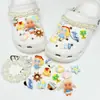Encantos lindos de dibujos animados para zapatos con varios agujeros, decoraciones versátiles de resina para zapatos, mariposa, burbuja, flor, animales, charms decorativos al por mayor