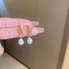 Pendientes de flores con gotas de aceite blanco y aguja de plata, elegantes y nuevos, de Corea del Sur, ligeros, lujosos y de alta calidad.