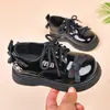 2026 Nuevo Primavera Suela Gruesa Charol Cuero Brillante Niños Niñas Zapatos Pequeños de Cuero Estilo Británico Moño Borgoña