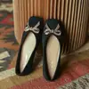 Zapatos populares versátiles de estilo slip-on con suelas planas y blandas, nueva colección otoño 2026, mocasines slip-on de estilo francés para el commuting de mujer