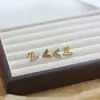Moda Europea y Americana Simple Pulsera de Acero de Titanio en Forma de V con Nácar Pendientes Exquisitos de Moda para Mujer Collar de Lujo Elegante de Nicho Accesible