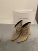 Botas de Salto Bloco Bico Fino Estilo Britânico Femininas Chegada Nova Outono 2026 Botas Curtas com Elevação Interna Botas Western Elegantes de Salto Baixo Emagrecedoras