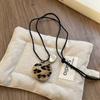 Febre de blogueiras da Coreia do Sul com colar de leopardo amor design nicho moda personalidade corrente longa para suéter novo