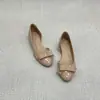 Hermosos y deslumbrantes zapatos slip-on de estilo coreano con punta poco profunda y un ligero tacón, perfectos para combinar con vestidos a principios de primavera; nueva colección verano 2026
