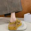 Meias-sapatilhas Fechadas com Solado Grosso e Malha Vazada da Moda para Mulheres, Novidade Versátil Respirável Slip-On para o Verão 2026