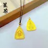 Tienda de Oro Mismo Estilo Arena Dorada Diamante Incrustado Cuadrado Amarillo Dios de la Riqueza Colgante Accesorios DIY Estilo Chino Cadena de Suéter Amarillo Dios de la Riqueza Venta al por Mayor
