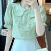 Camisa Bordada Verde Claro de Manga Curta Redutora de Idade para Mulheres, Novo Estilo de Verão, Gola Boneca Fresca e Elegante, Camisa de Manga Sino