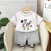 Conjunto de Roupa de Verão para Meninos 2026 Novo Estilo Conjunto Elegante de Duas Peças com Manga Curta Roupas de Bebê da Moda