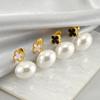 Moda europea y americana estilo francés aretes de tuerca de perla barroca de acero inoxidable estilo simple de lujo ligero combinables aretes de acero de titanio con perlas para mujer