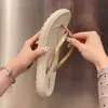 Chinelos de verão femininos para uso externo e interno, chinelos de EVA antiderrapantes com sola macia para mulheres, atacado