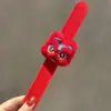 Pulseiras de Pelúcia Desenho Animado tipo Tapa para Crianças, Pulseiras de Pulso Fofas para Casal, Pulseiras de Pelúcia para Mulheres, Presentes Criativos de Casamento, Decorações para Bicicleta