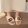 Pantuflas Peludas Estilo Retro Suave para Mujer 2026 Otoño e Invierno Uso Exterior Planas Antideslizantes Cálidas de Felpa Pantuflas para el Hogar