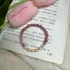 Nuevo Pulsera de Cristal de Fresa con Diseño de Nicho, Pulsera de Perla Imitación de Cristal para Mujer, Fresca y Dulce, Versátil