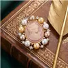 Novo Estilo Europeu Vitoriano Relevo Cabeça de Bela Mulher Broche de Pérola Corsage Pin de Lapela Fivela Acessório Retrô Vestido