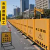 Barreras perforadas para construcción de carreteras municipales, barreras de aislamiento temporales a prueba de viento para obras, barreras perforadas en stock, vallas perforadas de chapa de acero