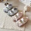 Sandalias Deportivas para Niñas 2026 Verano Nuevo Estilo Moño Sandalias Princesa Niños Suela Suave Punta Abierta Zapatos de Malla para Bebé