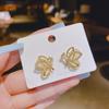 Pendientes de mariposa hueca con piedra de ojo de gato para mujer, diseño de pendientes huecos tridimensionales que combinan con todo, pendientes de viajero frecuente de alta calidad.