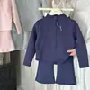 Conjunto de Cremallera Estilo Coreano para Niñas Primavera/Otoño 2026, Elegante Chaqueta de Cuello Alto + Pantalones de Campana Conjunto de Dos Piezas, Ropa Deportiva