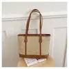 Bolsa de Mão Versátil Feminina Elegante de Grande Capacidade 2026 Novo Estilo Bolsa de Ombro Trançada Vazada Bolsa de Praia de Verão