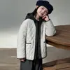 Casaco Feminino 2026 Novo Estilo Top Infantil Acolchoado de Algodão Outono Inverno Estiloso Estilo Coreano Super Bonito Jaqueta Fina de Algodão para Menina