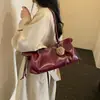 Bolsa de Ombro Único Simples Retrô Europeia e Americana Nova Bolsa de Mão Casual Transfronteiriça Textura de Couro Sintético Macio Bolsa de Axila Plissada Feminina