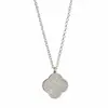 Nuevo conjunto de pulsera y collar de flor de acero de titanio transfronterizo de 2 piezas para mujer, joyería de cadena para clavícula de moda de lujo ligero, no se decolora, venta al por mayor