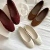 Versión de piel de oveja~Zapatos de ballet planos suaves con tachuelas y punta redonda vintage, delicados y versátiles, cómodos para ir al trabajo, zapatos planos bajos para mujer