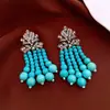Brincos de Agulha Prata com Pérolas Cravejadas de Diamantes e Franjas, Brincos de Tarraxa Exagerados Vintage com um Design de Luxo Leve para Mulheres