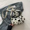 Bolso de Mano Nuevo Estilo Japonés Lindo con Estampado de Vaca para Verano 2026, Estilo Soft Girl, Bolso Cuadrado Pequeño Simple