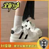 Zapatos de plataforma de suela gruesa con cabeza de concha para mujer, zapatos de plataforma que aumentan la altura, nuevo estilo de verano 2026, zapatos de panel de cuero para estudiantes, zapatos blancos casuales