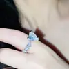 Anillo de Boda Simulación Diamante Versa Transfronterizo Nicho Vintage 3 Quilates Forma de Corazón Incrustado con Circonita 5A Anillo Chapado en Oro