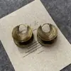 Pendientes de Aro Metálicos en Relieve Estilo Europeo y Americano de Lujo Ligero, Pendientes de Moda Vintage de Gama Alta con Aspecto Desgastado de Tendencia para Mujer