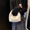 Bolsa de viagem portátil requintada e elegante para mulheres 2025, nova bolsa casual retrô, nicho, estilo coreano, bolsa de um ombro, axila