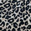 Tecido com estampa de leopardo da moda Zhihong, tecido com estampa de leopardo de tigre europeu e americano, tecido estampado de poliéster, material para roupas de bala de quatro lados