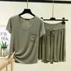 Conjunto de dos piezas de camiseta de manga corta con cuello redondo, bolsillos y modal, y shorts de cintura alta con volantes y cordón, ropa de estar por casa ligera de talla grande