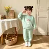 Otoño 2026 Conjunto Dulce para Niñas con Dibujos Animados Nuevo Sudadera con Capucha de Manga Larga Pantalones de Chándal Conjunto Casual Elegante de Dos Piezas para Bebés Moderno