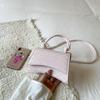 Bolsa 2025 Primavera/Verão Estilosa Simples Elegante Nova Bolsa de Ombro para o Dia a Dia Artística Moderna Moda Transversal Pequena Quadrada