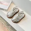Sandálias de Velcro Dupla Face para Meninas Moda 2026 Verão Novo Solado Macio Lantejoula Chinelos Fechados Sapatinhos de Princesa para Praia