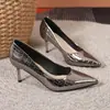 Zapatos de Mujer de Gama Alta de Nicho Estilo Francés Modelo Nuevo Primavera y Otoño 2026 Tacón Fino Punta Fina Zapatos de Trabajo con Hebilla Cuadrada Elegantes Tacones Altos