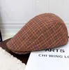 Gorra de Béisbol Retro Británica a Cuadros Estilo 2026 para Mujer, Primavera y Verano, Versátil Artística Casual Transpirable Gorra Delantera
