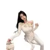 Camiseta Pura Desejo Estilo Francês Ombro a Ombro Irregular Floral Tridimensional Manga Longa para Mulheres, Camada Base Slim Fit Emagrecedora para Primavera e Outono