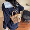 2025 Nuevo Bolso Tejido Hueco de Moda Estilo Coreano Bolso de Hombro Cruzado Hecho a Mano Puro Bolso de Paja Bolso de Playa para Mujer de Vacaciones