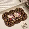 Alfombrilla de baño gruesa con estampado de leopardo y diseño de gato de dibujos animados, hecha de tierra de diatomeas, absorbente y antideslizante, adecuada para usar frente a la puerta del baño