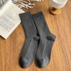 Calcetines de Nuevo Estilo para Principios de Otoño Calcetines de Longitud Media para Mujer Calcetines de Otoño e Invierno para Mujer Calcetines Básicos de Color Sólido Versátiles con Rayas Verticales para Mujer