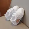 Tênis Infantil com Velcro 2026 Estilo Primavera Desenho de Golfinho Meninos Meninas Respirável Leve Superfície de Couro Solado Macio Tênis Esportivo